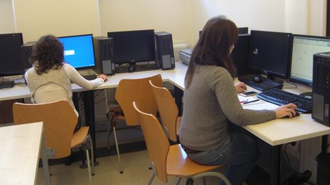 studentesse al computer